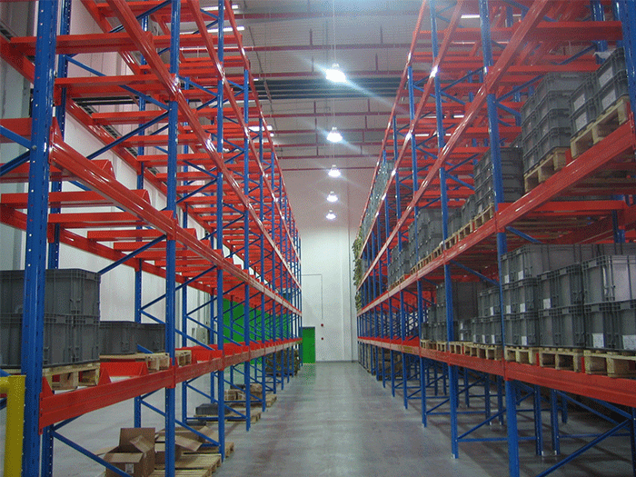 Selective pallet racking system