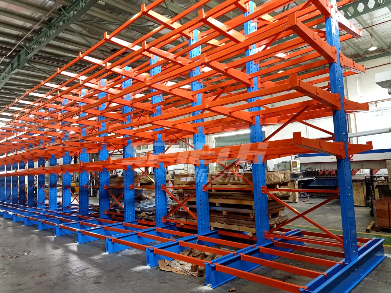 Front view of Customized Cantilever Rack With 3 Support Beams
