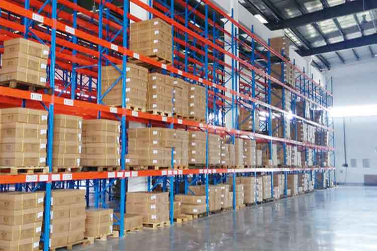 What problems should be paid attention to when using warehouse shelves