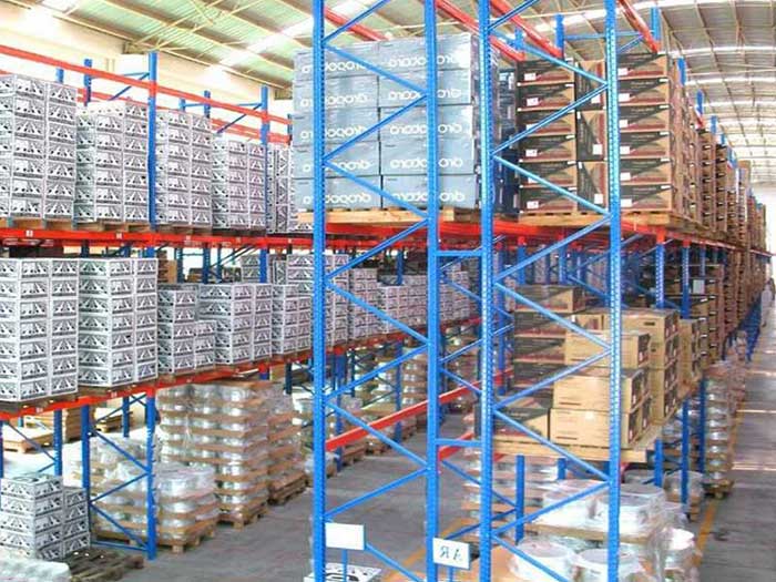 How to select storage pallet racking in heavy duty warehouse?