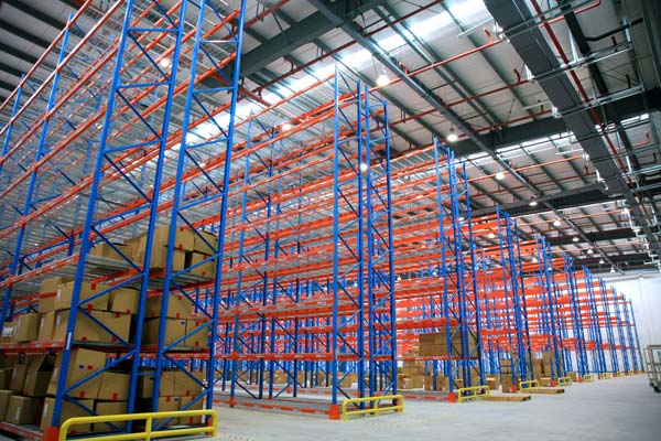 Warehouse pallet storage racks
