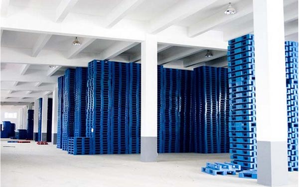 What is a plastic pallet