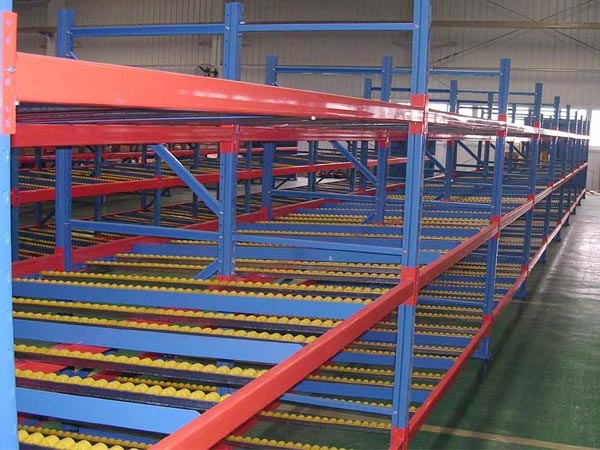 How does steel carton live racking work