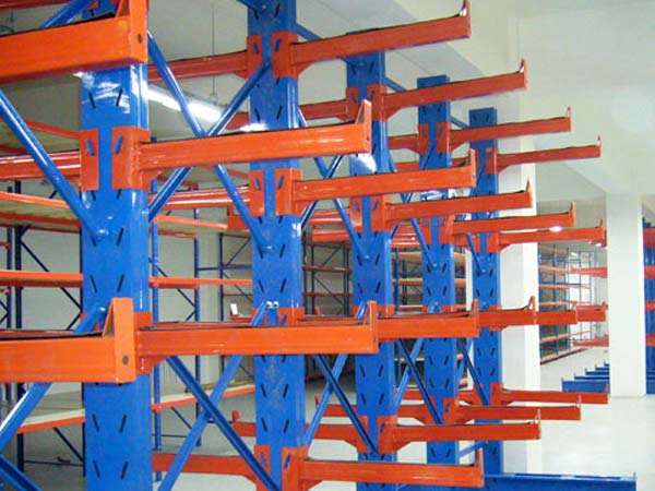 Advantages of adding wire mesh decks to cantilever shelf system