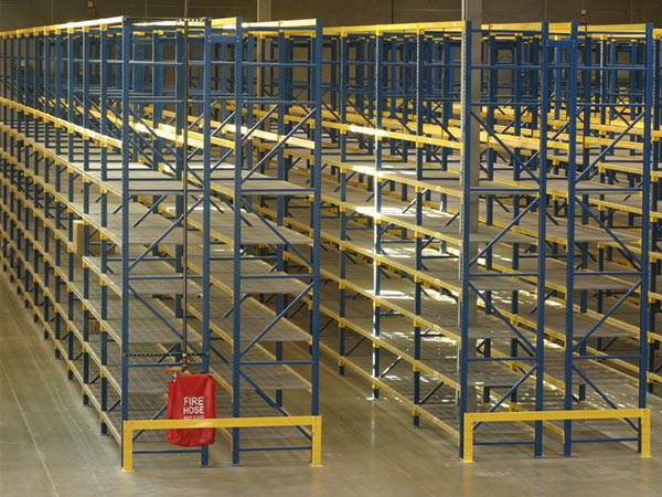 How many layers of attic type shelf design is reasonable