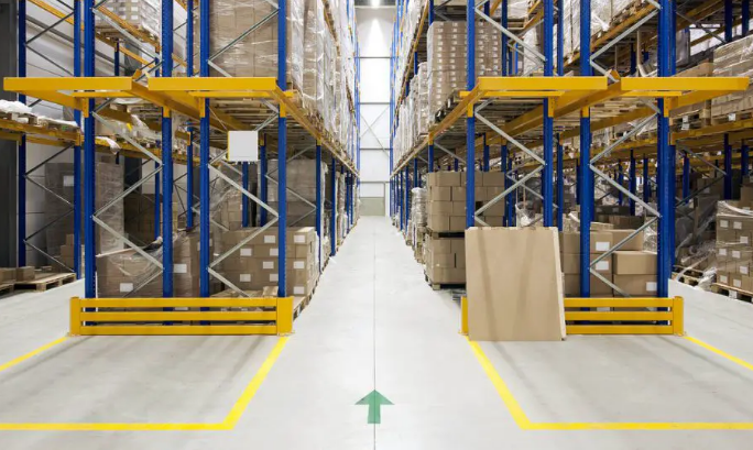 How Much Space Do You Need Between Pallet Racks
