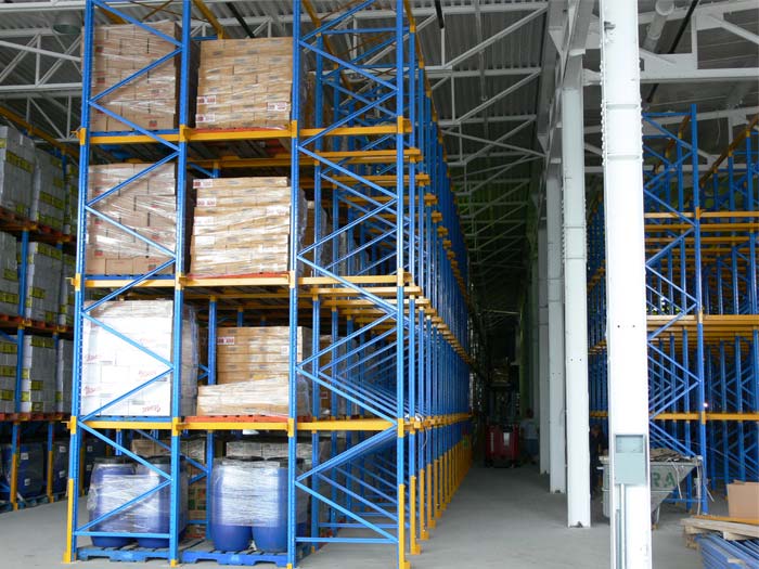 Drive in pallet racking storage system used for cold warehouse