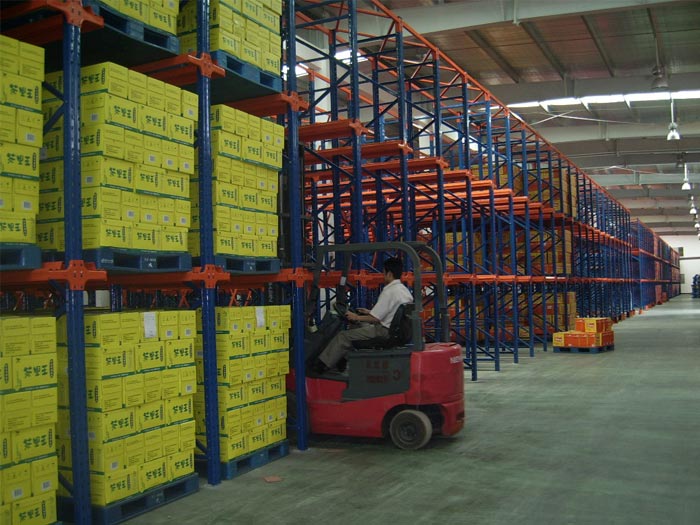 Drive in pallet racking storage system used for cold warehouse