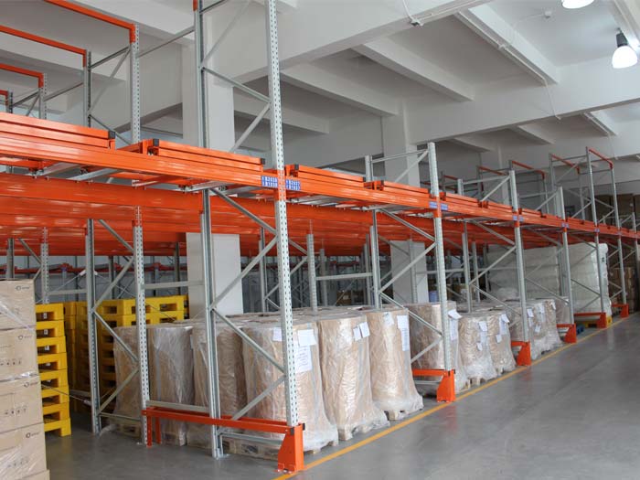 Heavy duty push back pallet racking system for sale
