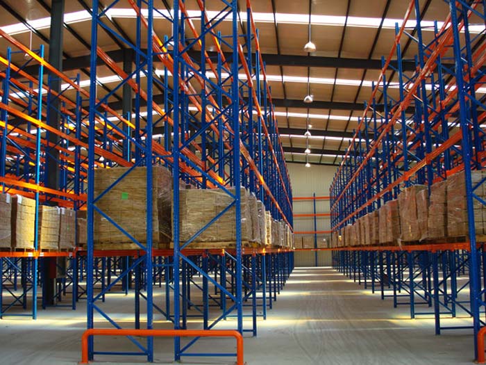 Heavy duty pallet rack system used for warehouse