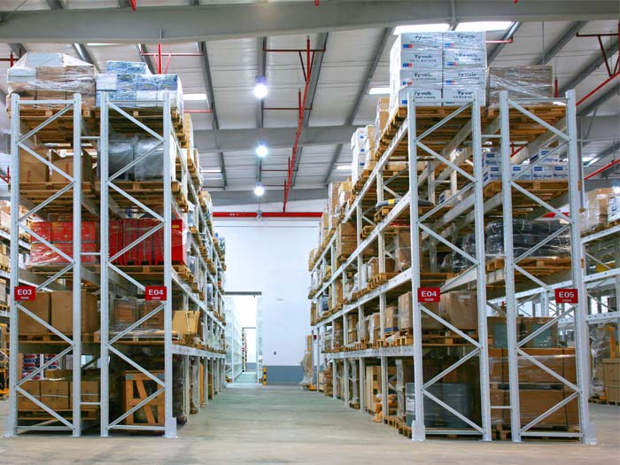 Heavy duty pallet rack system used for warehouse