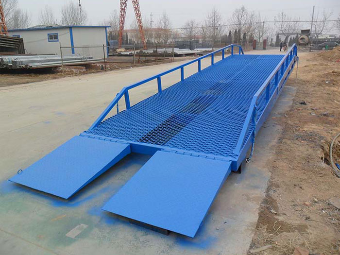 Warehouse mobile loading container level dock ramps