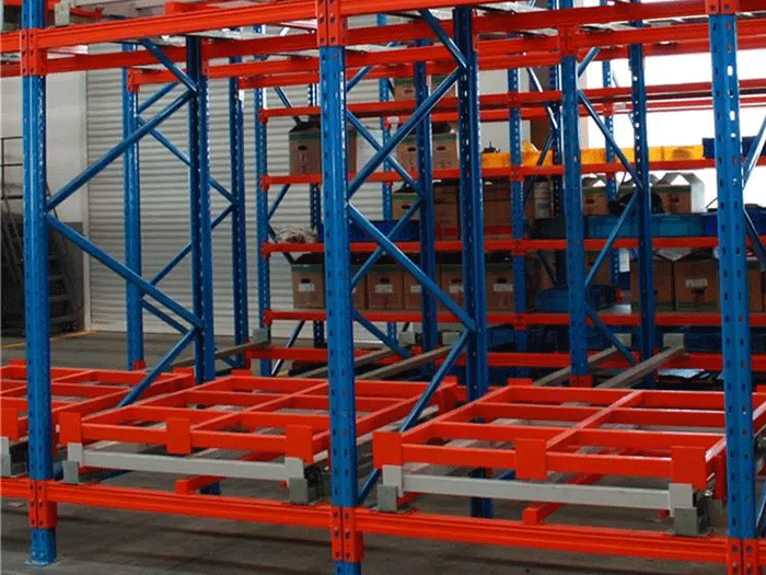 Push-back pallet racking for freezers