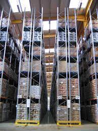 Very narrow aisle selective pallet racking system (VNA racking)