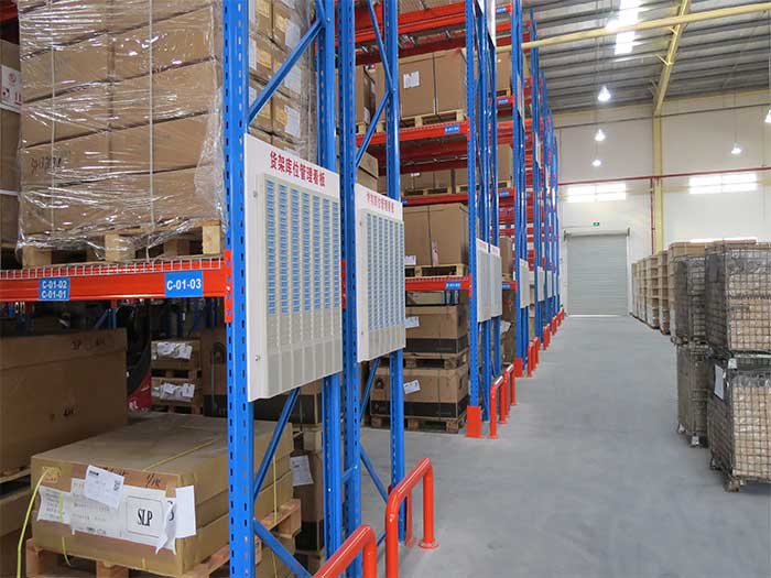 Heavy storage selective pallet rack system