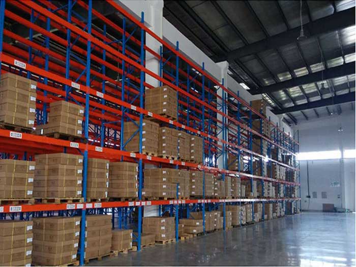 Drive-in pallet racking for food industry