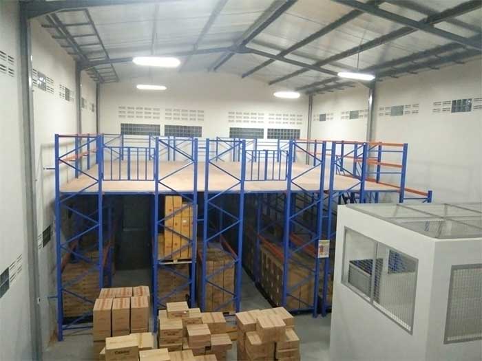 Heavy duty mezzanine floor racking system