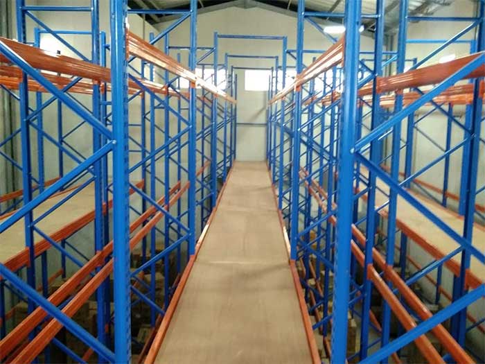 Heavy duty mezzanine floor racking system