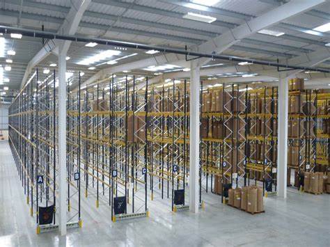 Narrow and Very Narrow Aisle Pallet Rack Storage Maximizes Your Warehouse Space