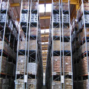 Narrow and Very Narrow Aisle Pallet Rack Storage Maximizes Your Warehouse Space