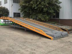 Hydraulic yard mobile dock ramp for warehouse