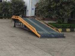 Hydraulic yard mobile dock ramp for warehouse